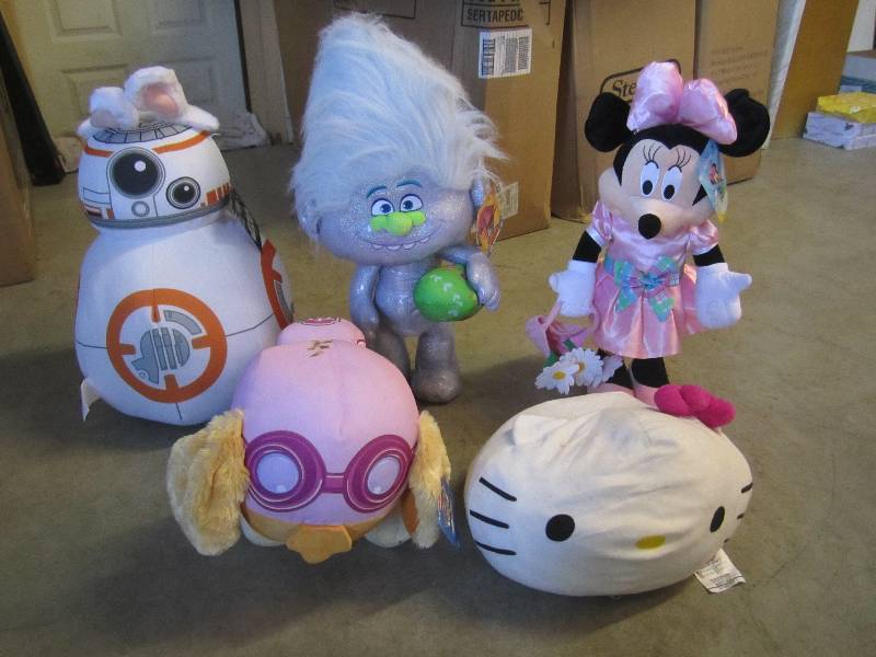 lot 48 image: Minnie Mouse and Friends Minnie is ...