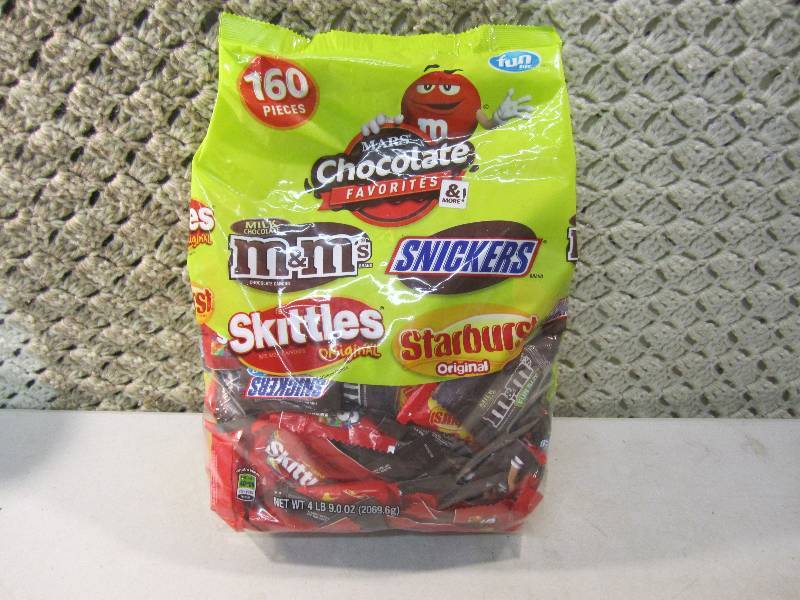 lot 58 image: Big Bag of Mixed Candy 160 pcs 4 po...