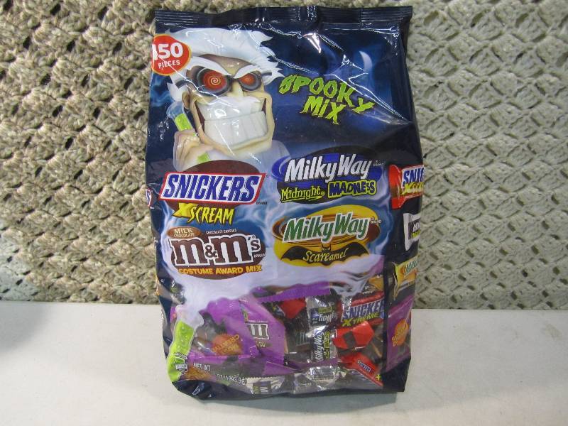 lot 59 image: Big Bag of Mixed Candy 150 pcs 4 po...