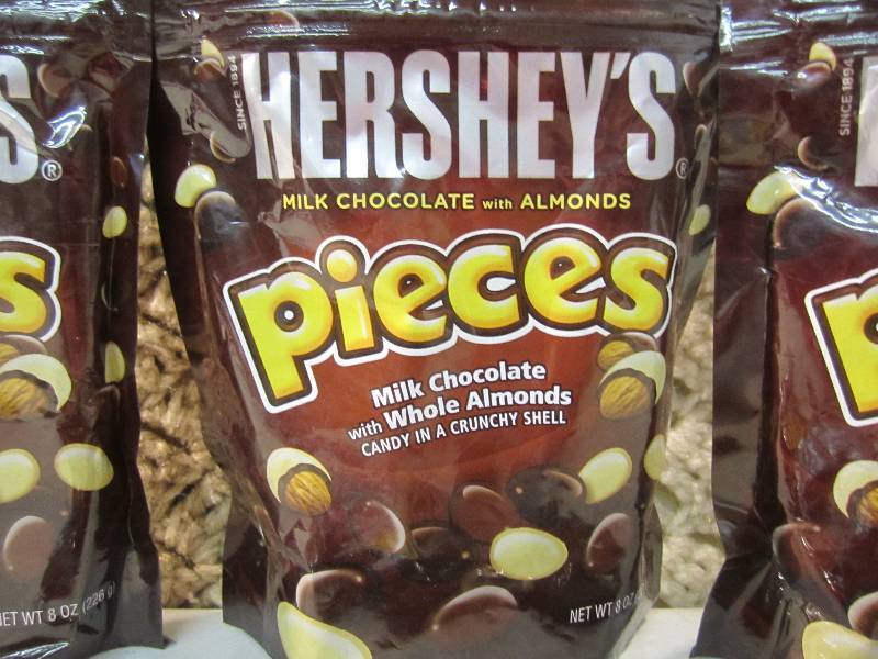 lot 75 image: Lot of 4 Bags Hersheys Pieces Milk ...
