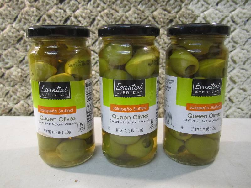 lot 85 image: Lot of 3 Jalapeno Stuffed Queen Oli...
