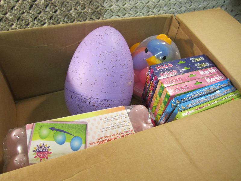lot 125 image: Large Lot of Easter Supplies See Ph...