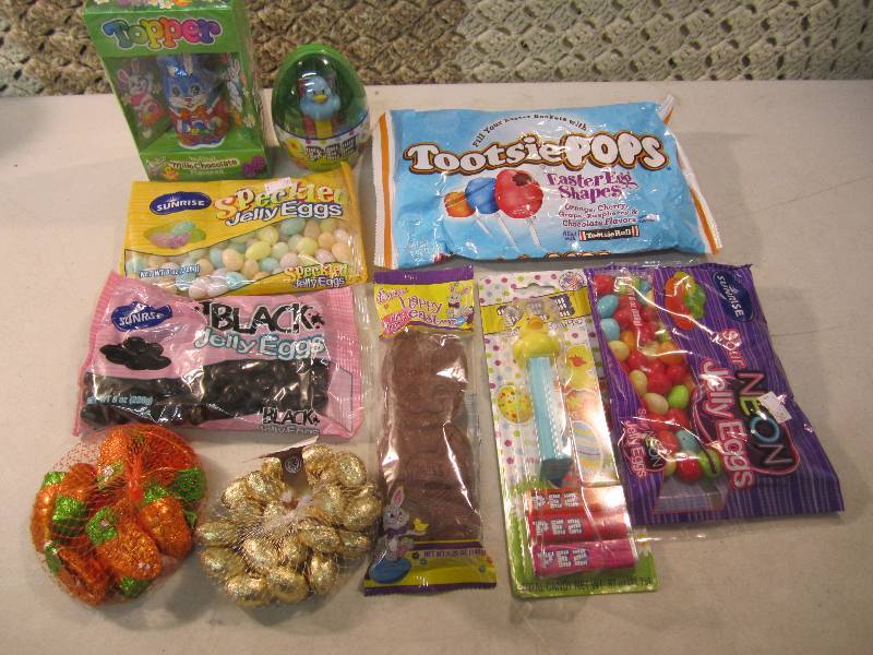 lot 152 image: Mixed Lot of Easter Candy  B-2...