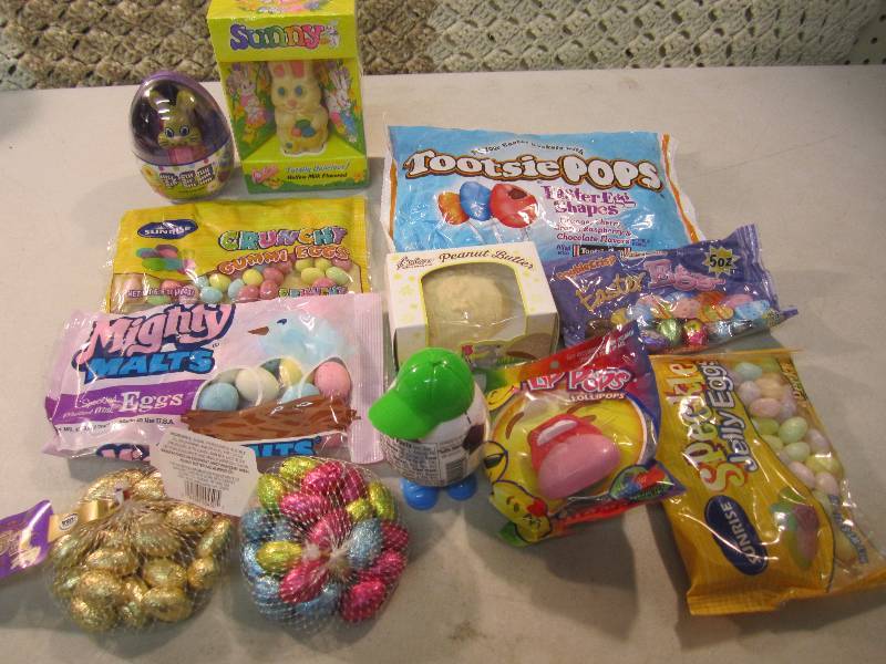 lot 154 image: Mixed Lot of Easter Candy  B-2...