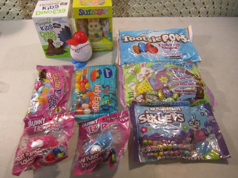 lot 155 image: Mixed Lot of Easter Candy  B-1...