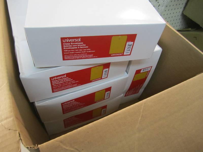 lot 173 image: Lot of 5 Boxes with 100 each Univer...