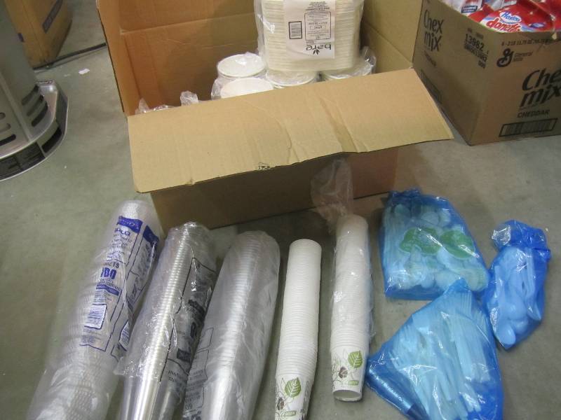 lot 178 image: Mixed Lot of Misc Cups, Lids, Plate...