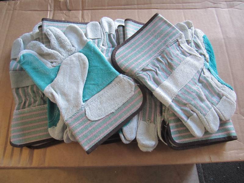lot 217 image: Lot of 6 pair Work Gloves Size Larg...
