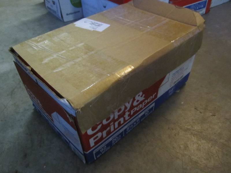 lot 228 image: Case with 8 Reams 4000 sheets 8.5 ...