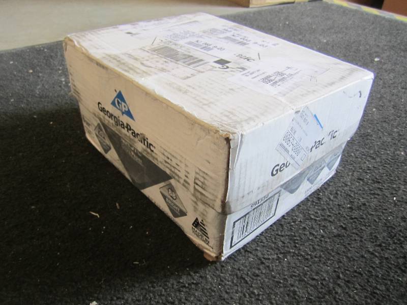 lot 235 image: Case of 1500 Sheets 3 Reams 8.5 x ...