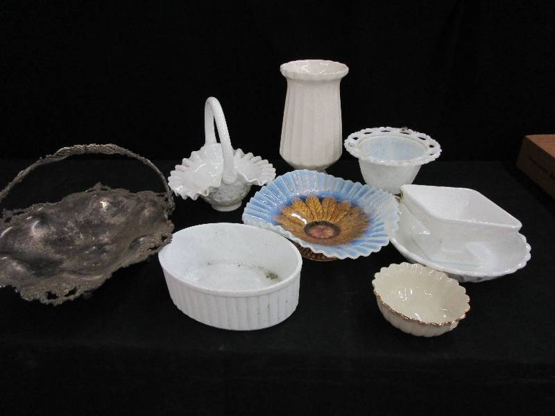 lot 4 image: Glassware