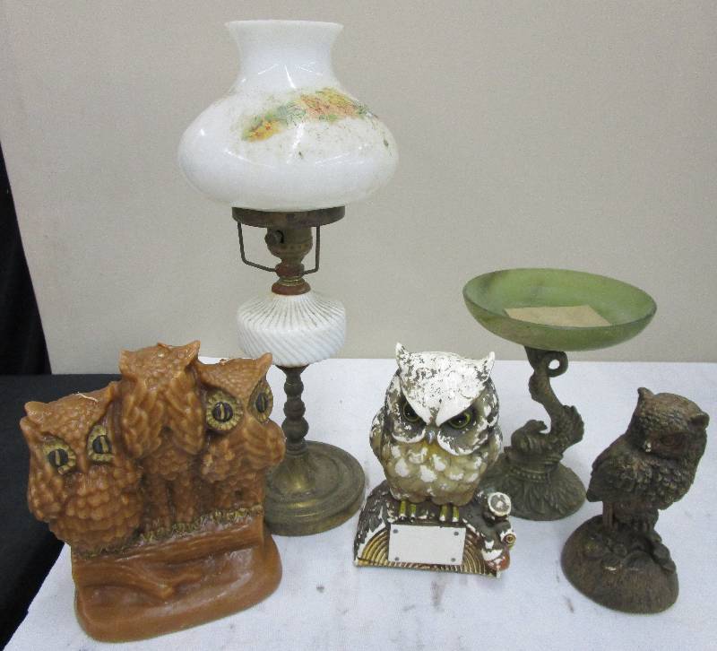 lot 6 image: Owls, Lamp and  Pedistal Dish