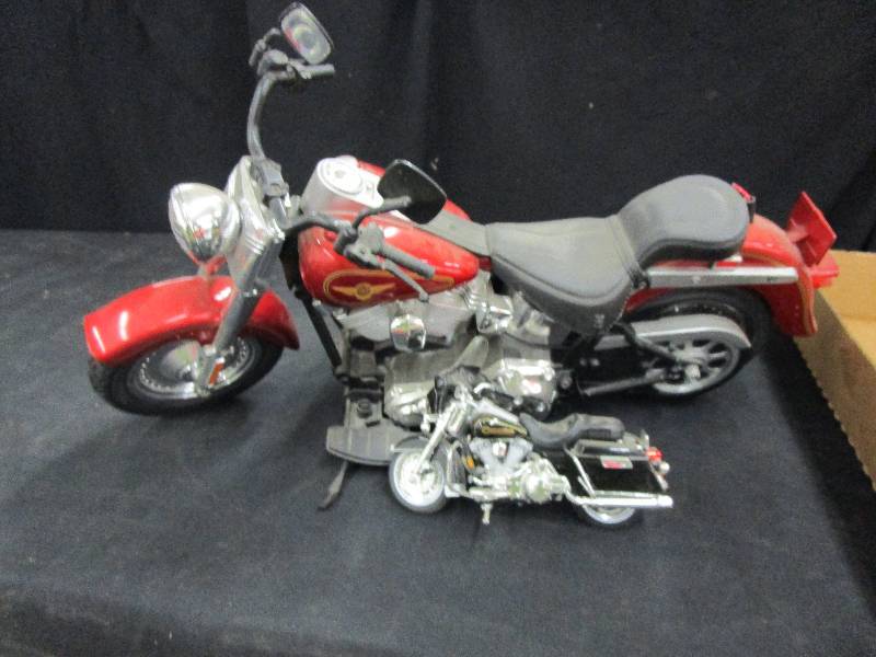 lot 14 image: Motorcycles, Plastic