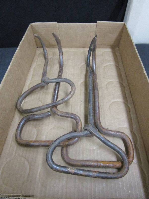 lot 22 image: Bale Forks