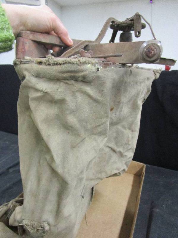 lot 38 image: Old Seeder