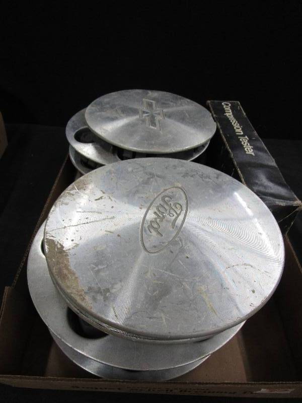 lot 42 image: Wheel Center Caps