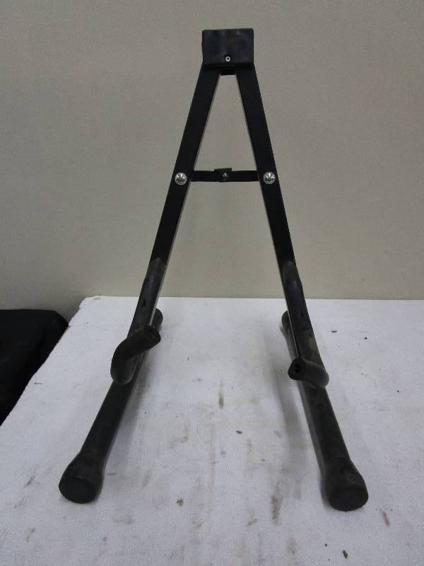 lot 51 image: Guitar Stand