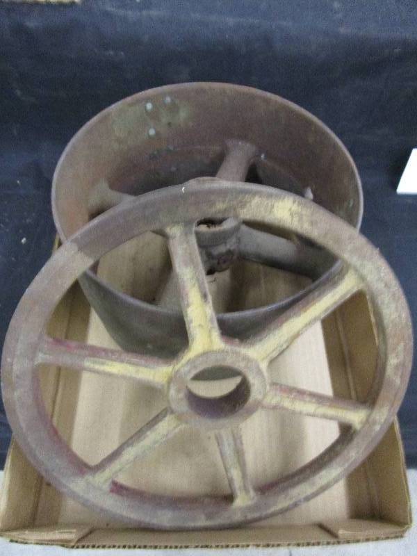 lot 60 image: Pulleys