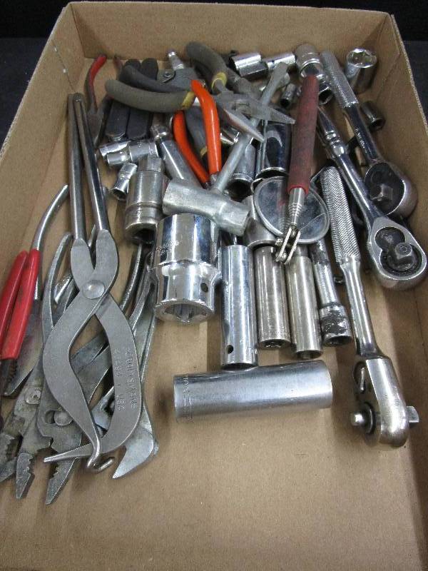 lot 62 image: Tools and Sockets