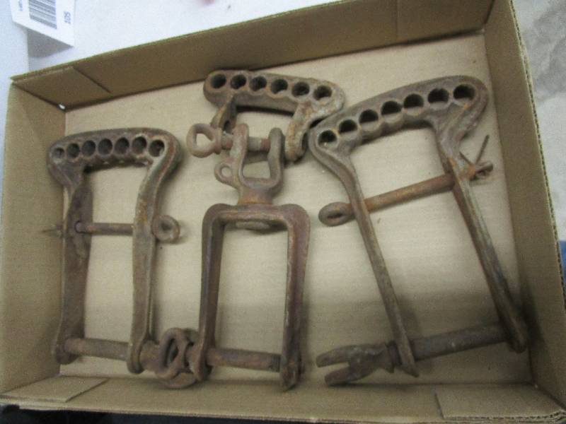 lot 104 image: Clevices Not sure