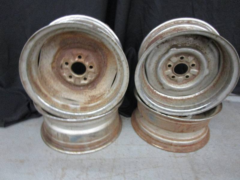 lot 114 image: 4- 15 Rims
