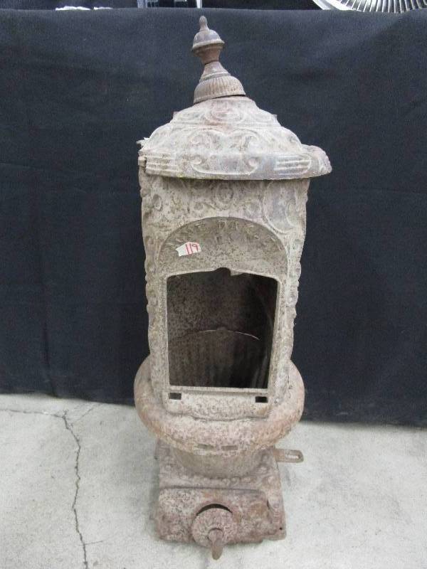 lot 119 image: Rustic Stove Damages cute for decoration or refurbish