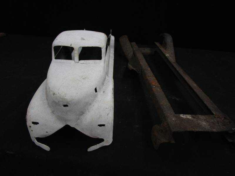 lot 134 image: Old Truck Parts