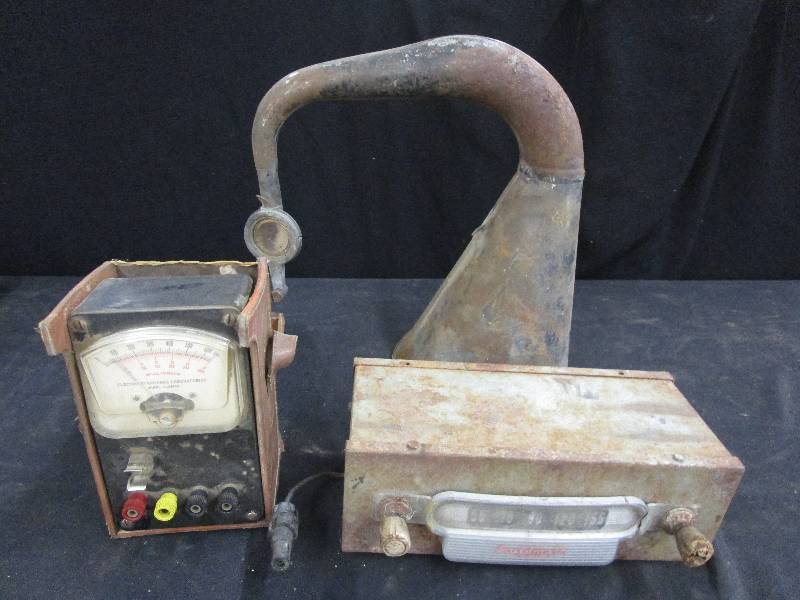 lot 135 image: Volt meter, Victrols Partsd and Old Radio