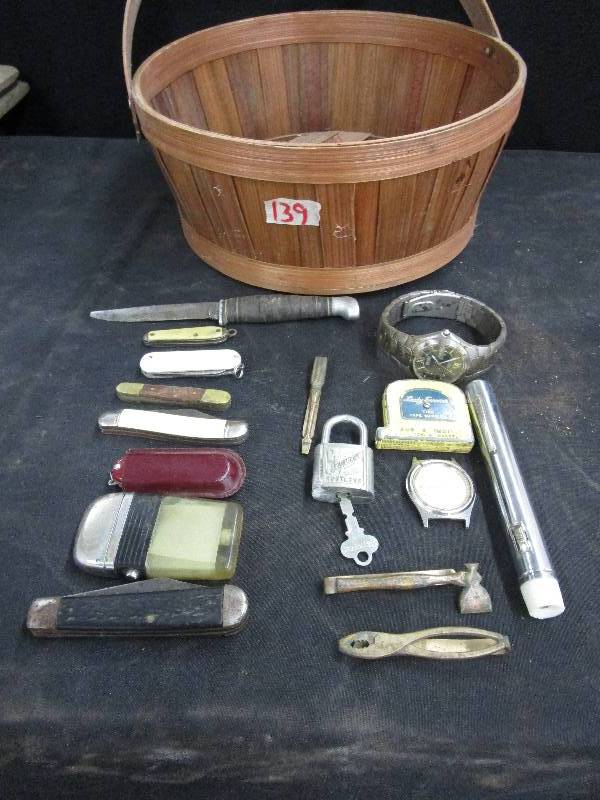 lot 139 image: Knives, Watch and Tie Clips or Money Clips, Various Goodies