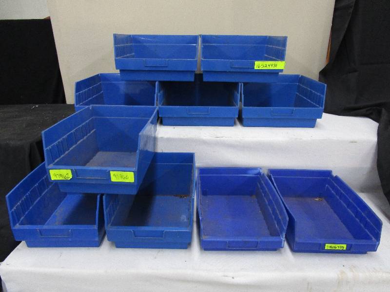 lot 142 image: Organizers 11 x 12  and 9 x 12