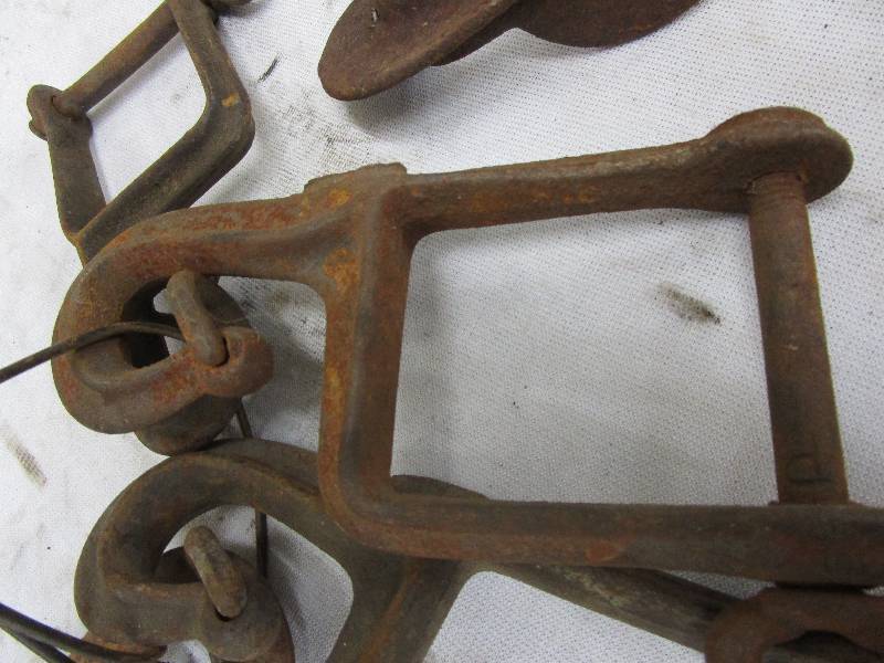 lot 145 image: Easy Hook Ups