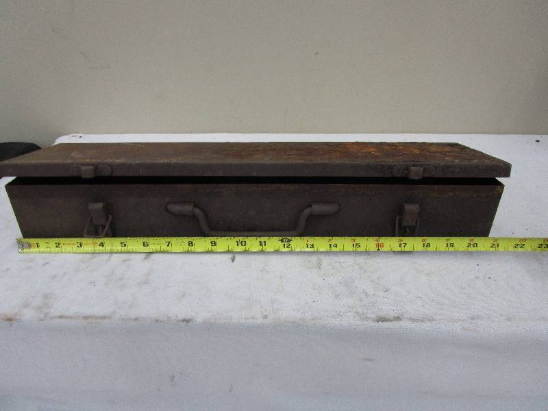 lot 146 image: Old Rusty Toolbox full of Rusty Sockets