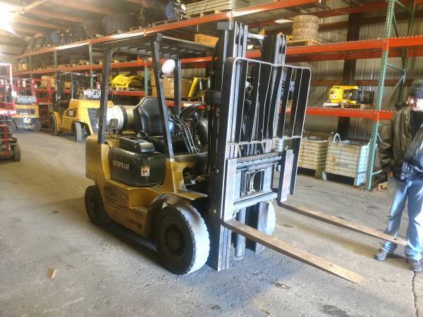 Caterpillar CF25K Fork Lift