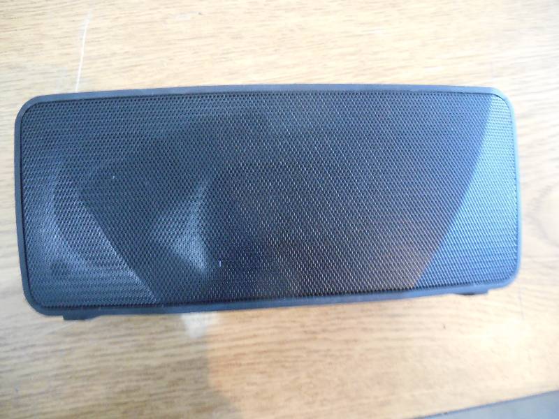 lot 34 image: Magnetic Bluetooth Stereo Speaker