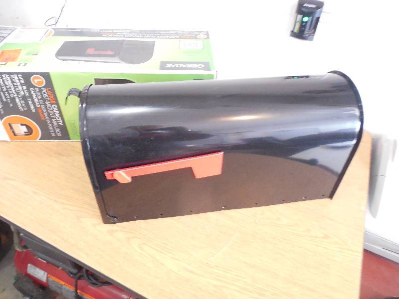 lot 4 image: Gibraltar Mailboxes Elite Large Premium Steel Post-Mount Mailbox in Black