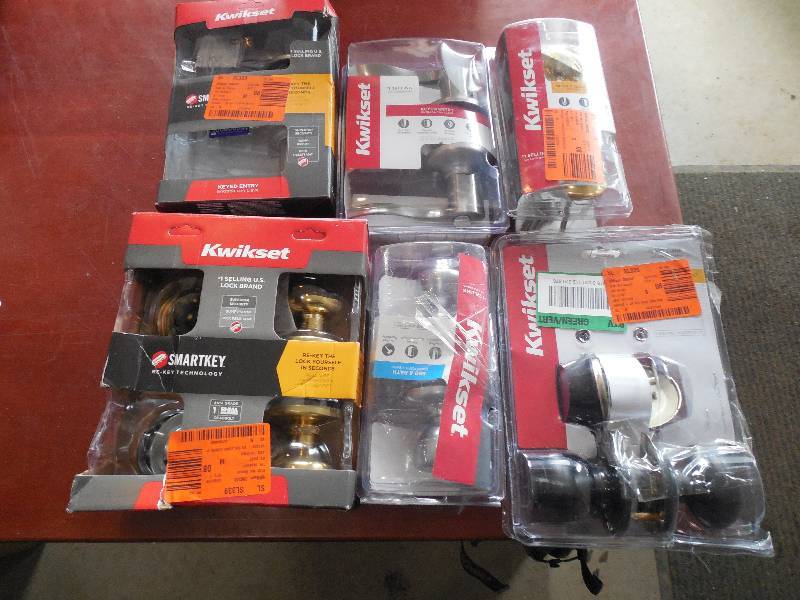 lot 59 image: DOOR KNOB HANDLE LOT X 6