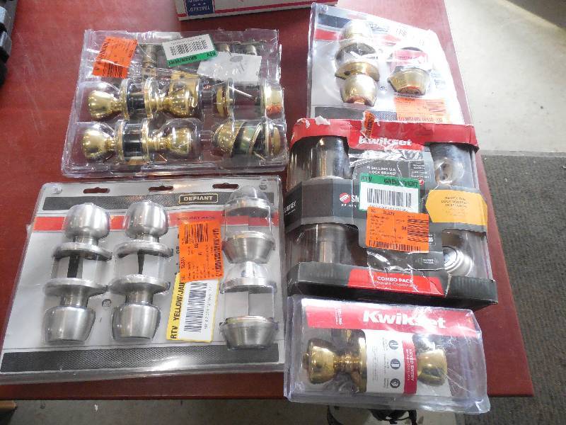 lot 68 image: (5) DOOR KNOB  ENTRY SET LOT