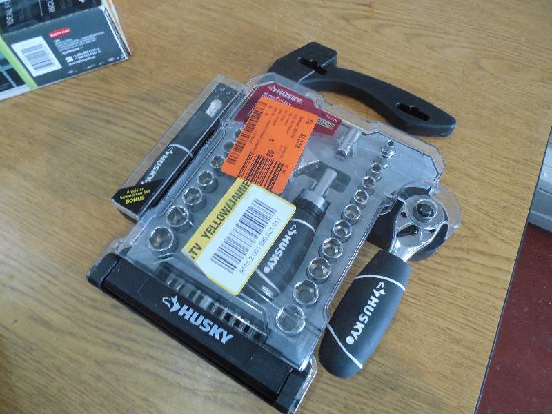 lot 72 image: Husky Stubby Wrench and Socket Set (46-Piece)