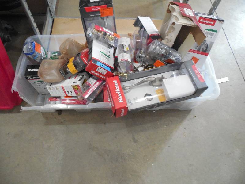 lot 96 image: MASSIVE LOT OF DOOR KNOB  ENTRY SETS