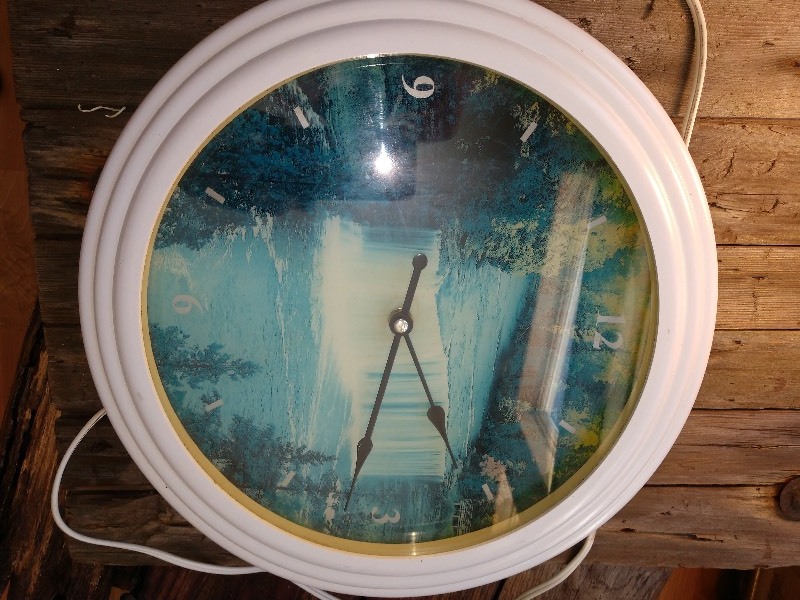 lot 36 image: Clock