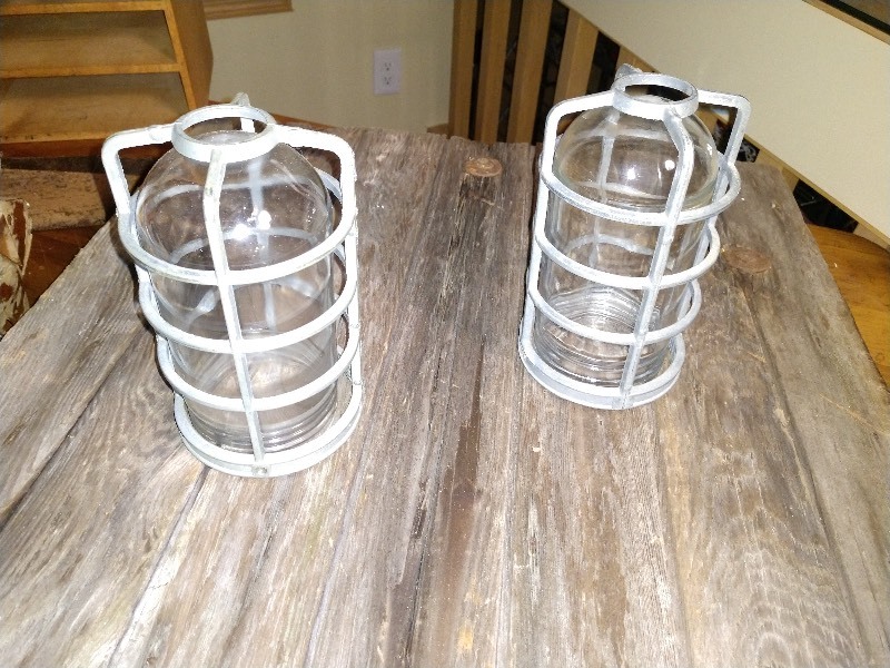 lot 88 image: Explosion Proof Caged Lights (2)