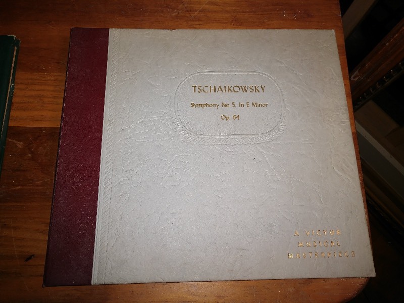 lot 89 image: Vintage 78 Vinyl Records