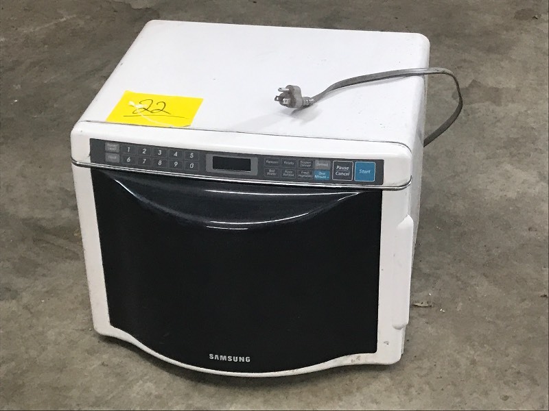 lot 22 image: Samsung Compact 115Volt Microwave, ...
