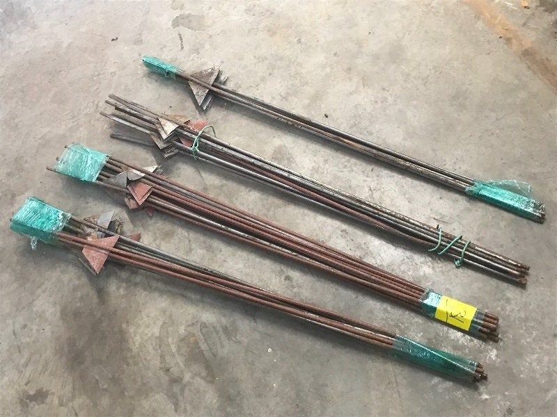 lot 31 image: (4) Bundles Of 50 Steel Fence Stak...