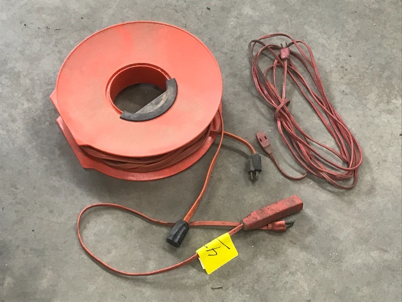 lot 47 image: Lot Of (2) Electric Cords (1) 25ft...