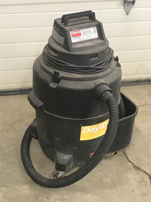 lot 62 image: Dayton 4TR14A WetDry Vac ...