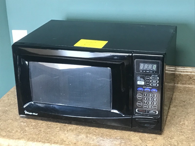 lot 77 image: Magic Chef Microwave, Works ...