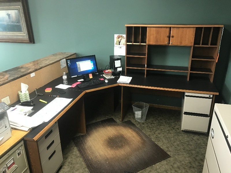 lot 83 image: Complete Corner Office Desk Set 4-...