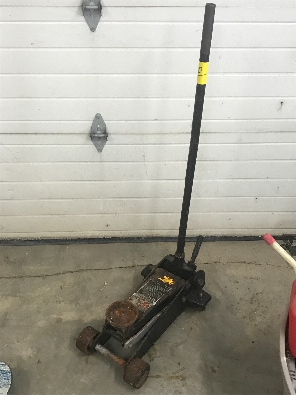 lot 90 image: Sears 3.5-Ton Floor Jack, Works ...