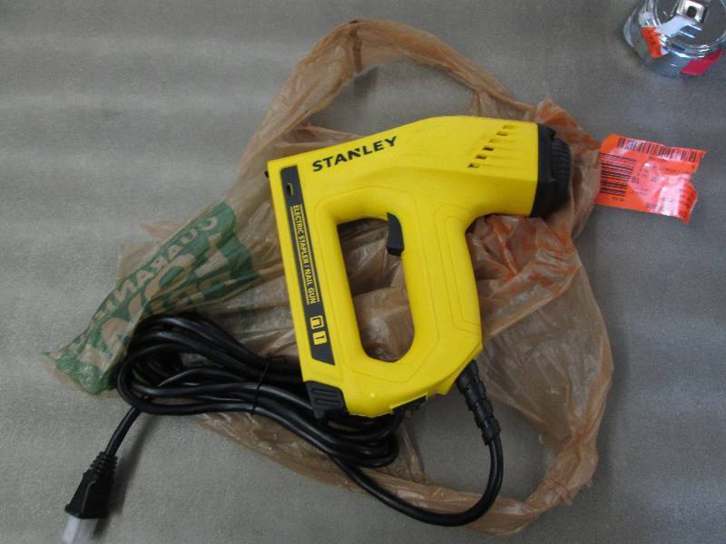 lot 313 image: Stanley Electric StaplerNail Gun o...